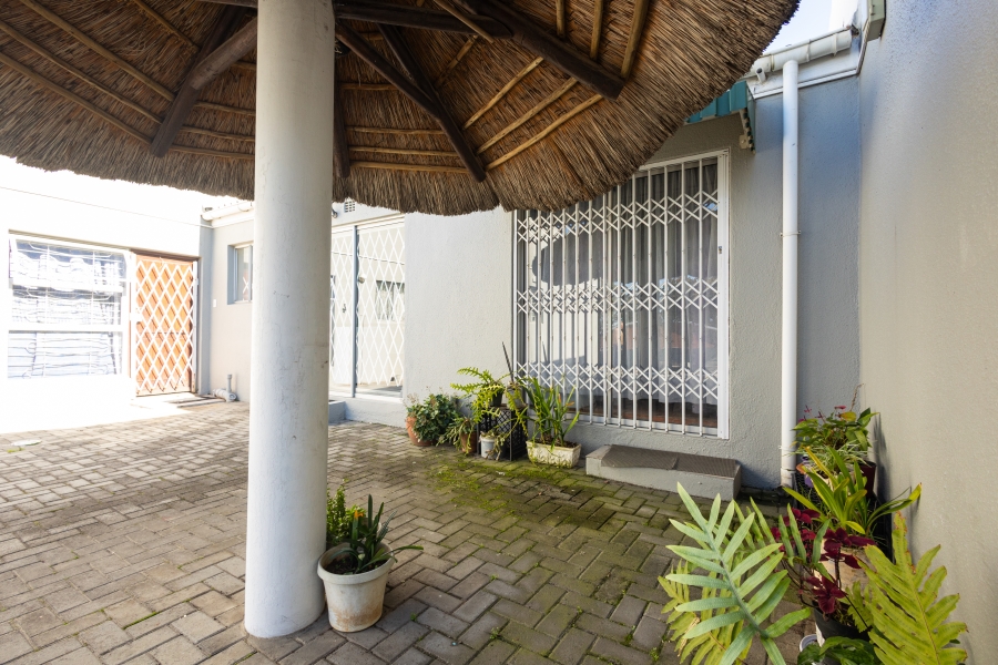 2 Bedroom Property for Sale in Oakglen Western Cape